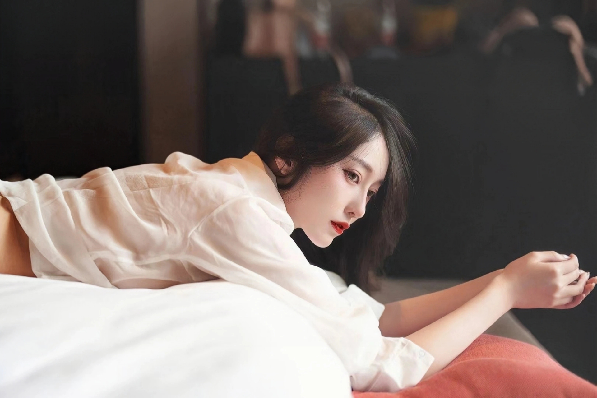 王毅会见伊朗外长阿拉格齐